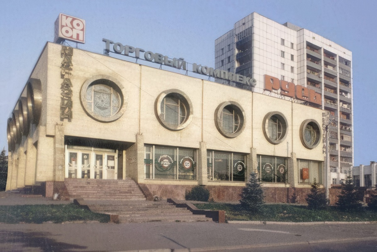 Архитектурный комплекс на углу улиц Дзержинского и Либкнехта