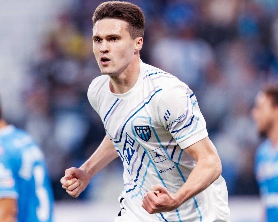    Футболист из Кемерова Вячеслав Грулев поразил ворота питерского "Зенита". Фото - официальный сайт ФК "Пари НН.