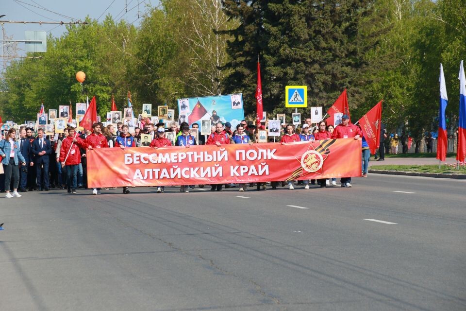    День Победы в Барнауле. "Бессмертный полк". Источник: Виталий Барабаш