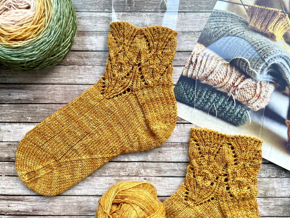 Носки с ажурным узором "Бересклет" - описание, работа и фото автора by-annike.ru