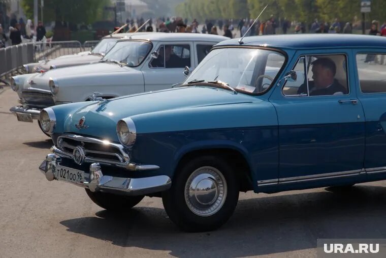 В ХМАО можно купить сразу две раритетные «Волги» за 100 тысяч рублей. Фото: Илья Московец © URA.RU