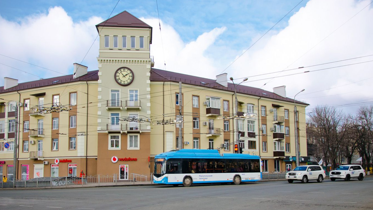Фото сделано 16.01.2022 года. Дом с часами. Мариуполь.