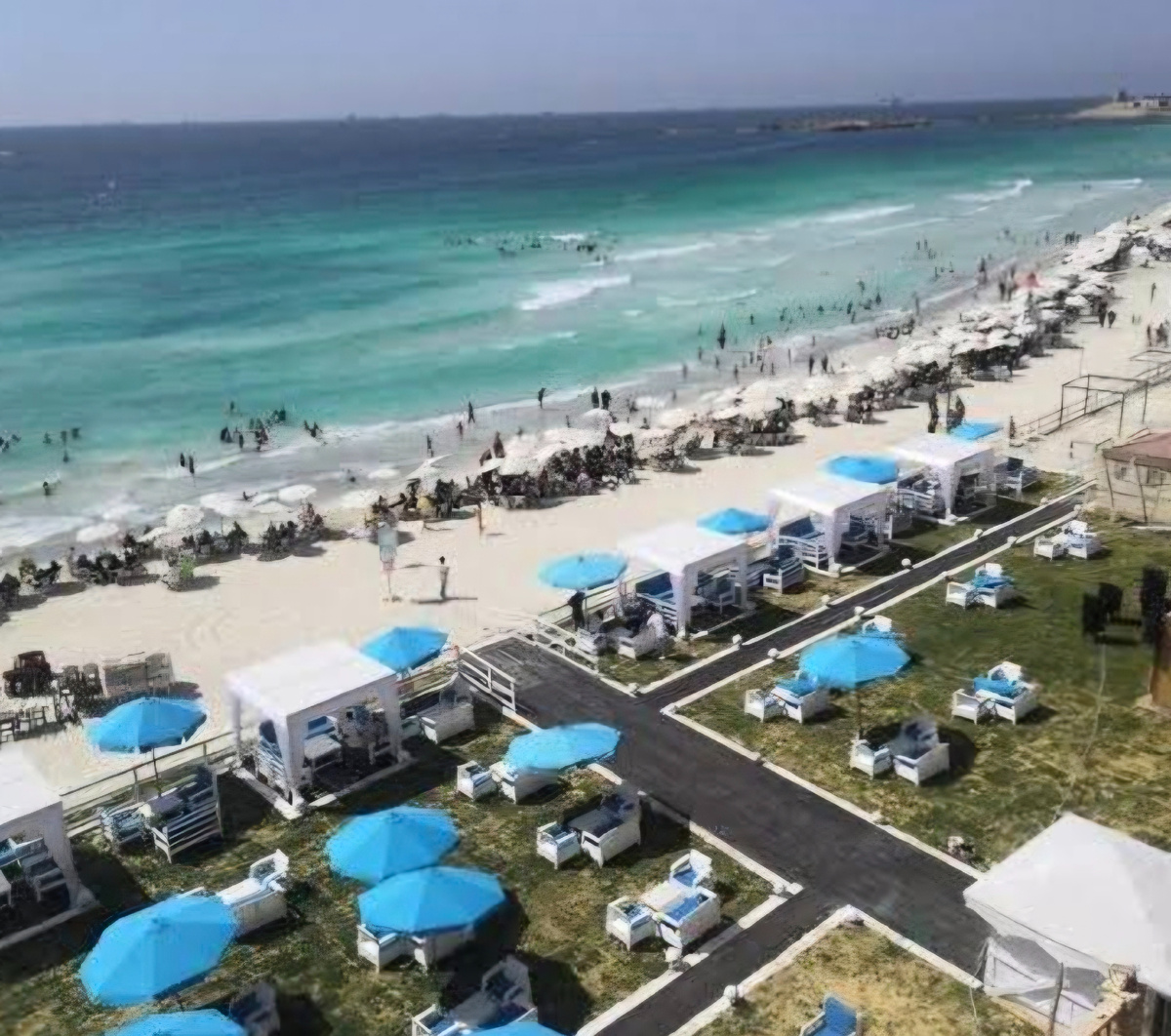 Средиземное море в ближайшем пригороде Александрии - городке Агами