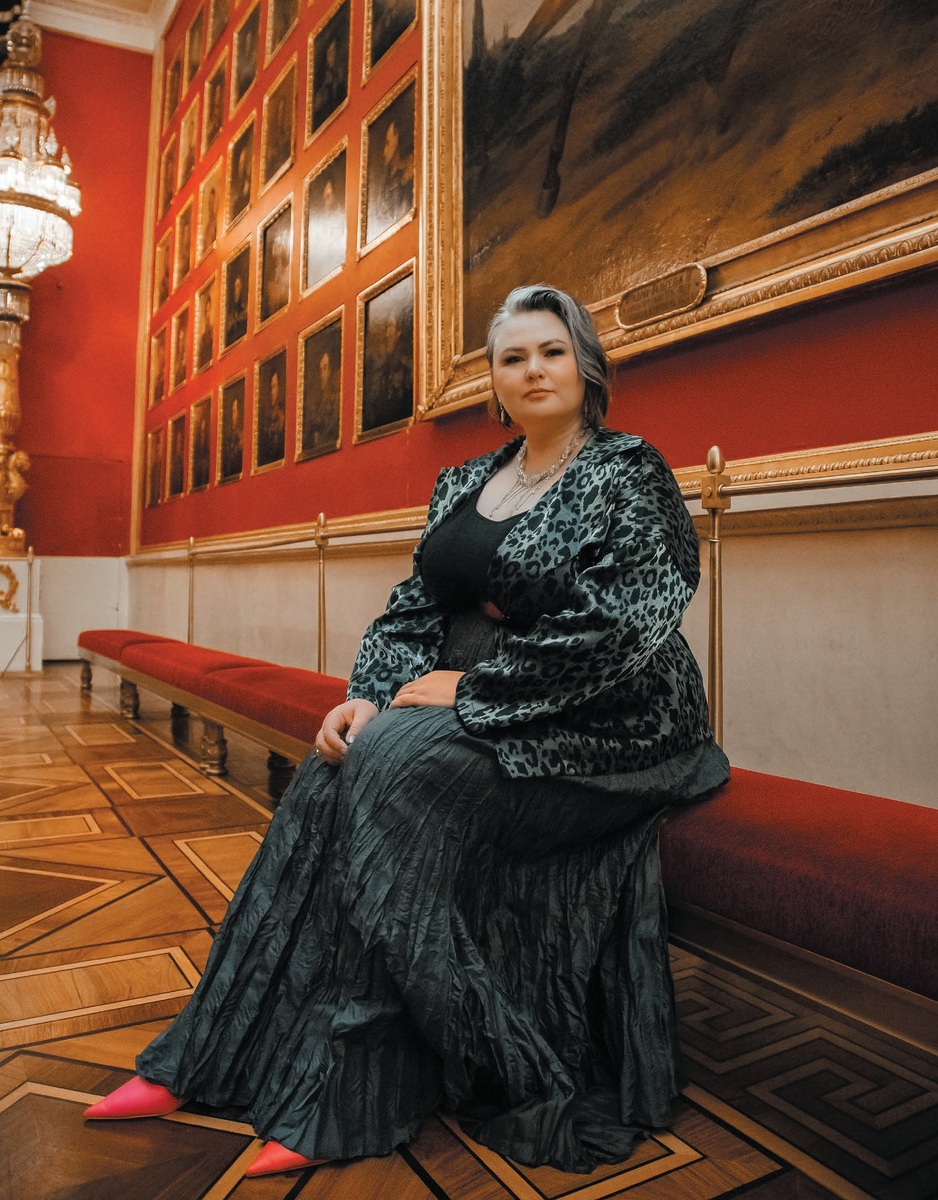 Александра Курникова, профессиональный ведический астролог, эксперт в СМИ, ТВ и Радио, модератор сообщества «Код публичности» в Санкт-Петербурге, Стилист по одежде: Наталья Мельник
Фотограф: Лилия Ибрагимова
Организатор: Продакшн агентство Лилии Ибрагимовой
Украшения: Кристина Тюлина