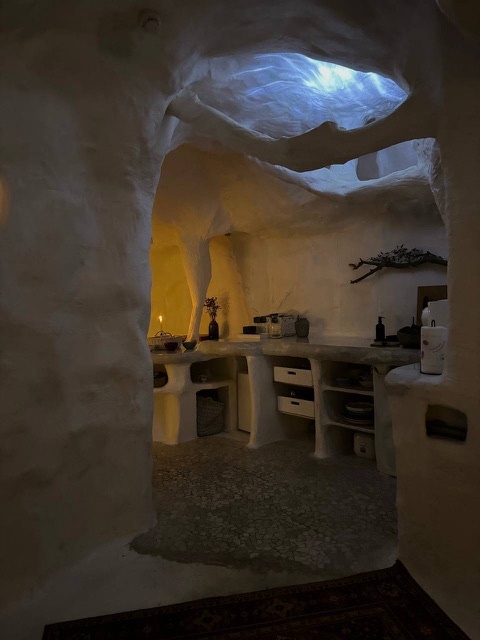 Один из уголков в пространстве, фото от https://t.me/momplayart