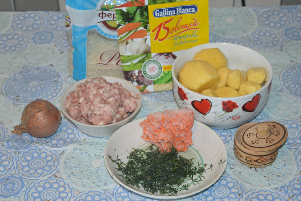 Суп с фрикадельками и овощами. Шаг 1.