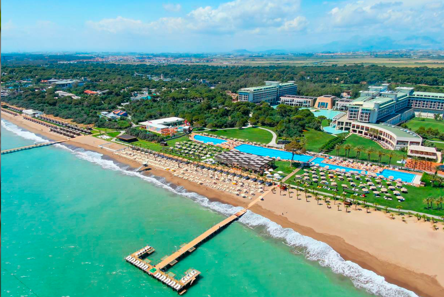 Каждую неделю устраивают тематические ужины — от средиземноморских до азиатских.