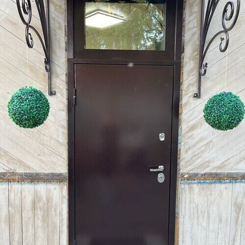 Входная дверь в коттедж Falko Арктика Люкс А-024. Фото от клиента Фабрики дверей