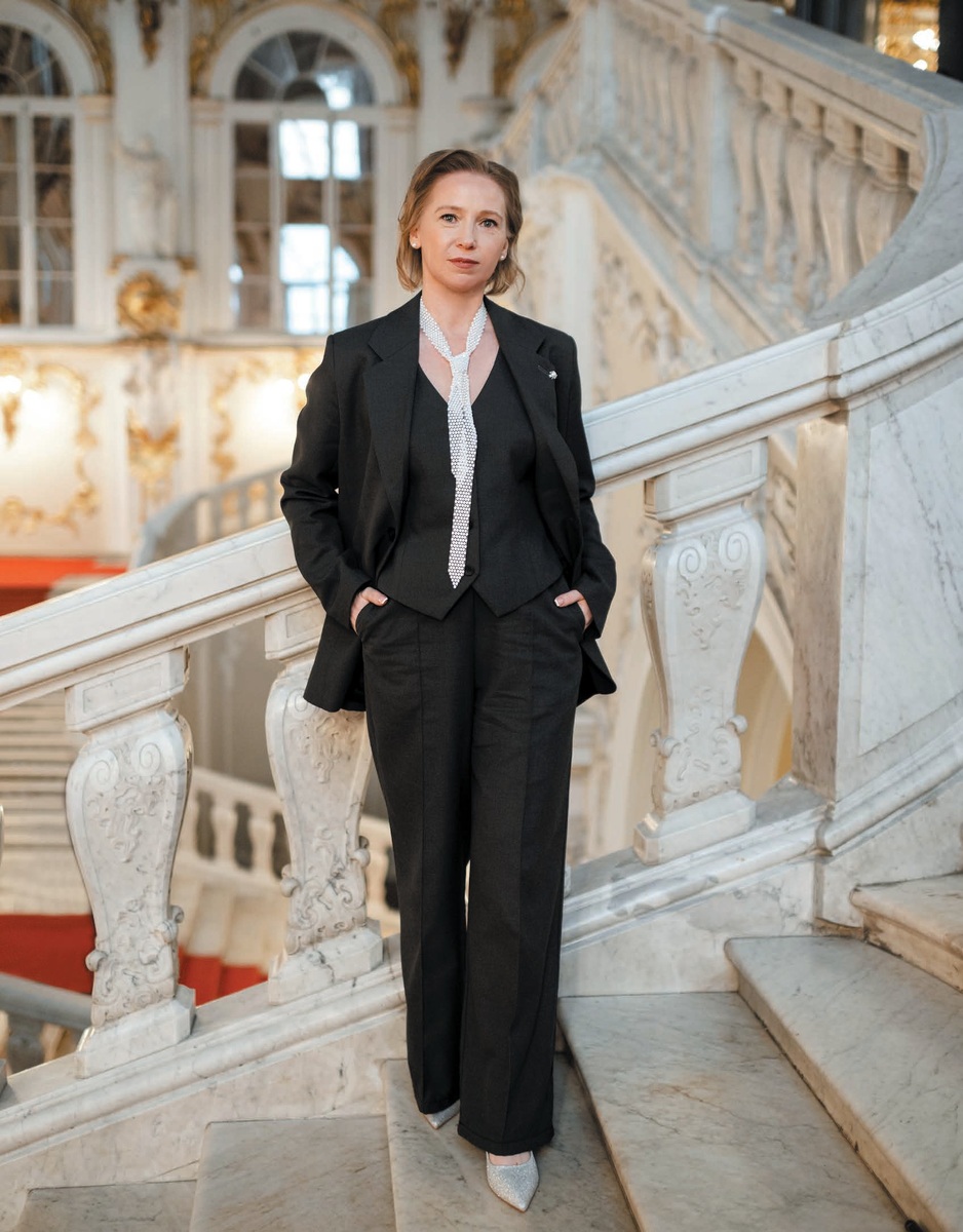 Екатерина Новикова*, финансовый консультант, специалист по недвижимости, модератор сообщества «Код публичности» в Санкт-Петербурге
Стилист по одежде: Наталья Мельник
Фотограф: Юлия Ивонина
Организатор: Продакшн агентство Лилии Ибрагимовой
Украшения: Кристина Тюлина