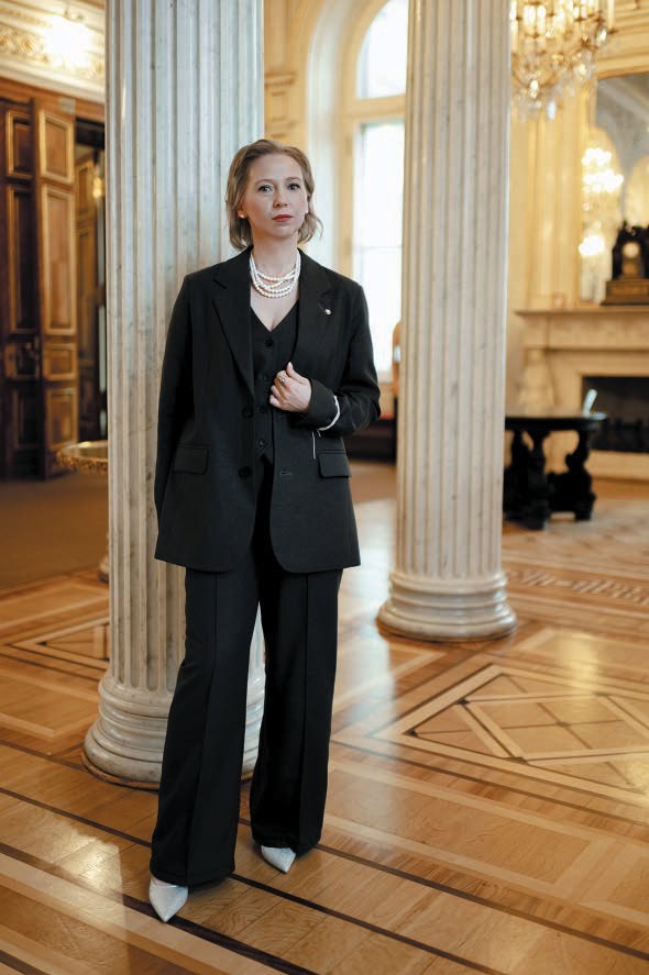 Екатерина Новикова*, финансовый консультант, специалист по недвижимости, модератор сообщества «Код публичности» в Санкт-Петербурге
Стилист по одежде: Наталья Мельник
Фотограф: Юлия Ивонина
Организатор: Продакшн агентство Лилии Ибрагимовой
Украшения: Кристина Тюлина