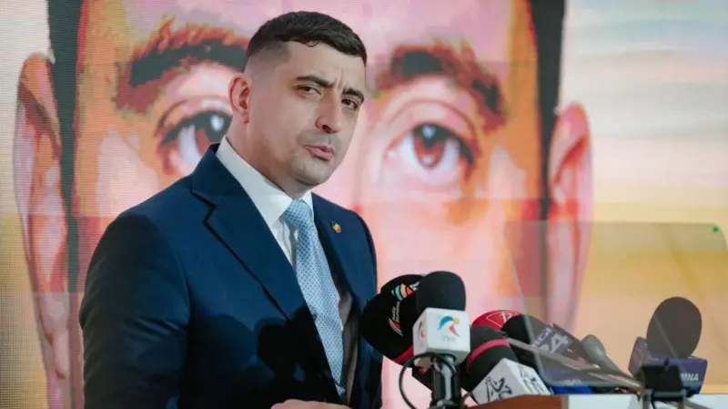 Ультраправый националист Джордже Симион (на фото) во втором туре будет бороться с правоцентристским мэром Бухареста Никушором Даном.