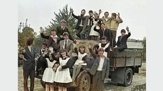 Фото 2. Выпускной в советской школе./фото из доступного фонда Яндекс.Картинки/