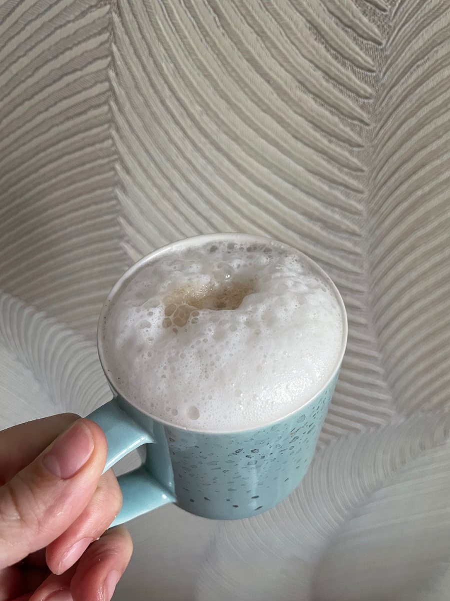 Сто лет не делала кофе с пенкой- даже забыла про капучинатор на кофе машине. А тут как вспомнила ))) 