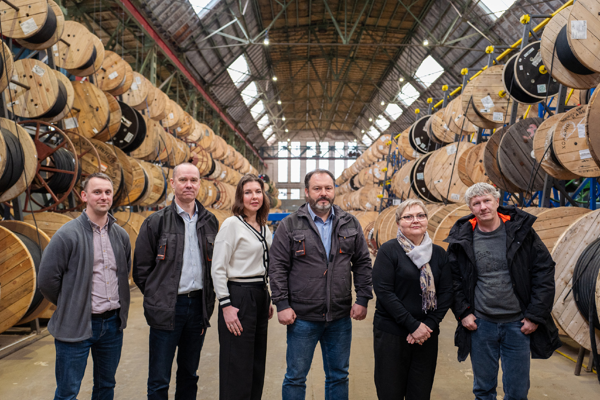 Костяк команды филиала — бывшие сотрудники калининградского предприятия «Эра» и головного предприятия СПО «Арктика»