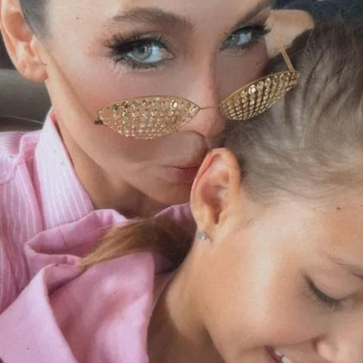    Ляйсан Утяшева с дочерью Софией Социальные сети