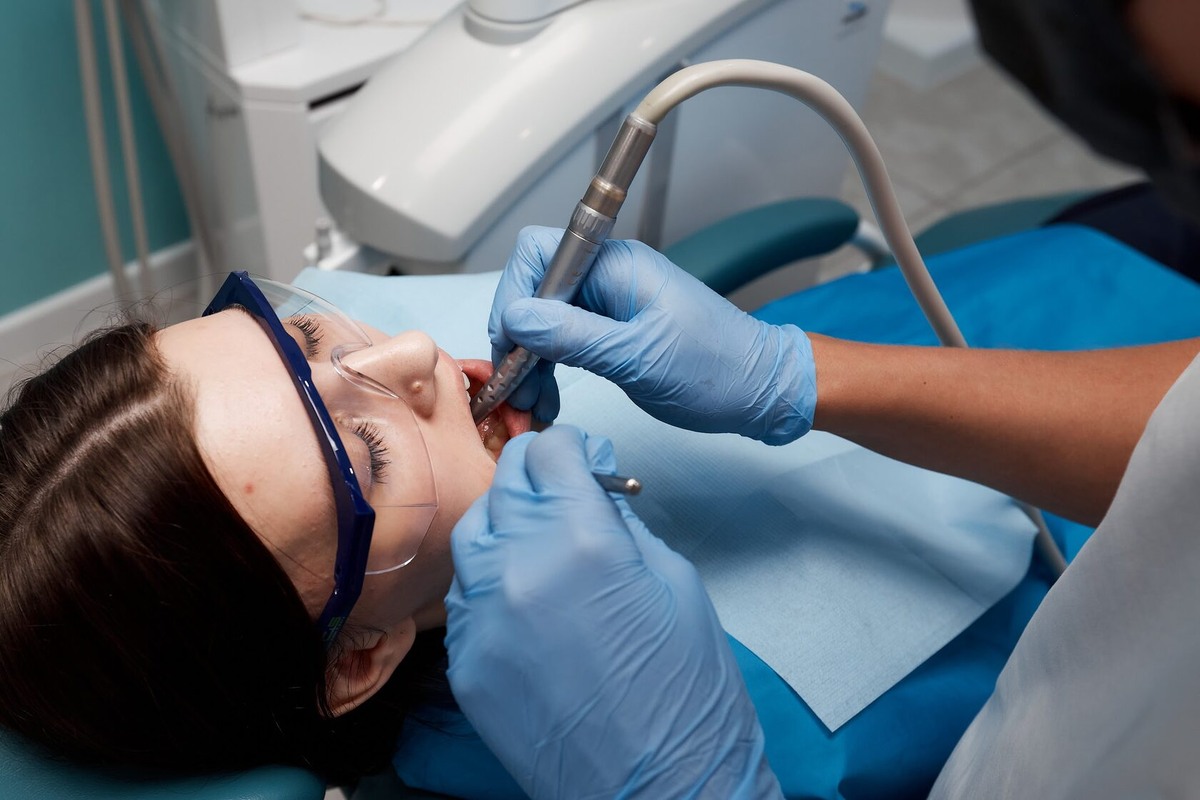 Несъемное протезирование в Дентру