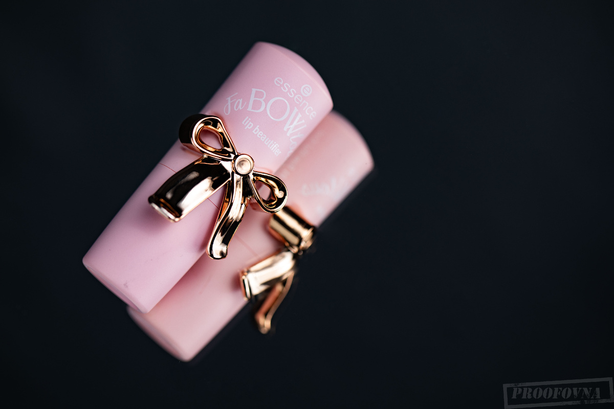 Бальзам для губ `ESSENCE` FABOWLOUS с мерцающими частицами тон 01 Bow-tiful kiss!
