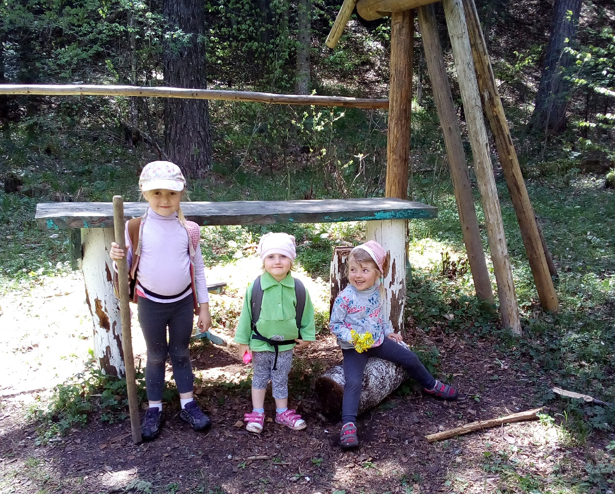 Малыши стремятся к Казачьему водопаду