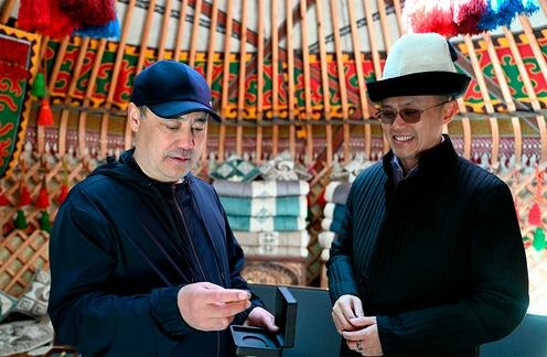 Садыр Жапаров и Чанпэн Чжао. Фото пресс-службы президента Кыргызстана