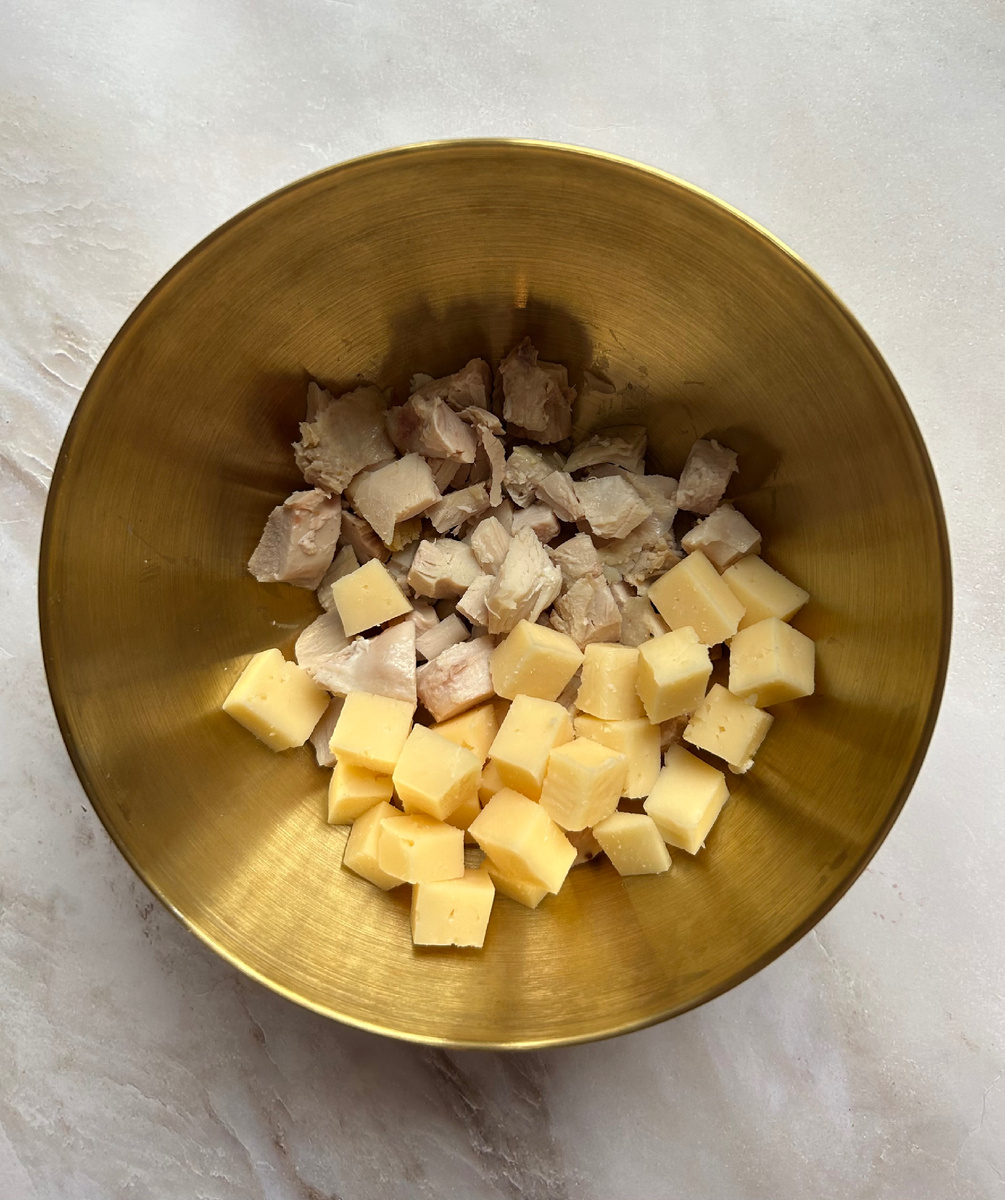 Туда же добавить твердый сыр.