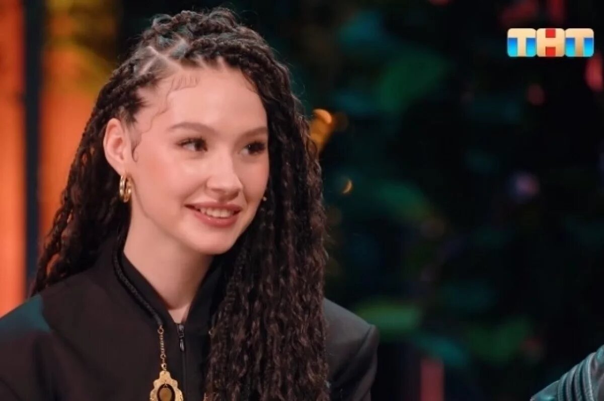    Солистка AY YOLA рассказала, как у нее складываются отношения с отцом