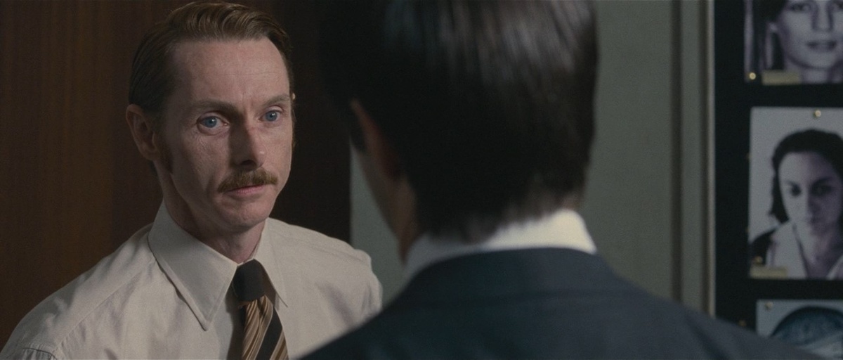 Есть существенная интрига во взаимодействии Хантера с Бобом Крейвеном, поскольку мы с прошлой серии знаем, что он из себя представляет. 