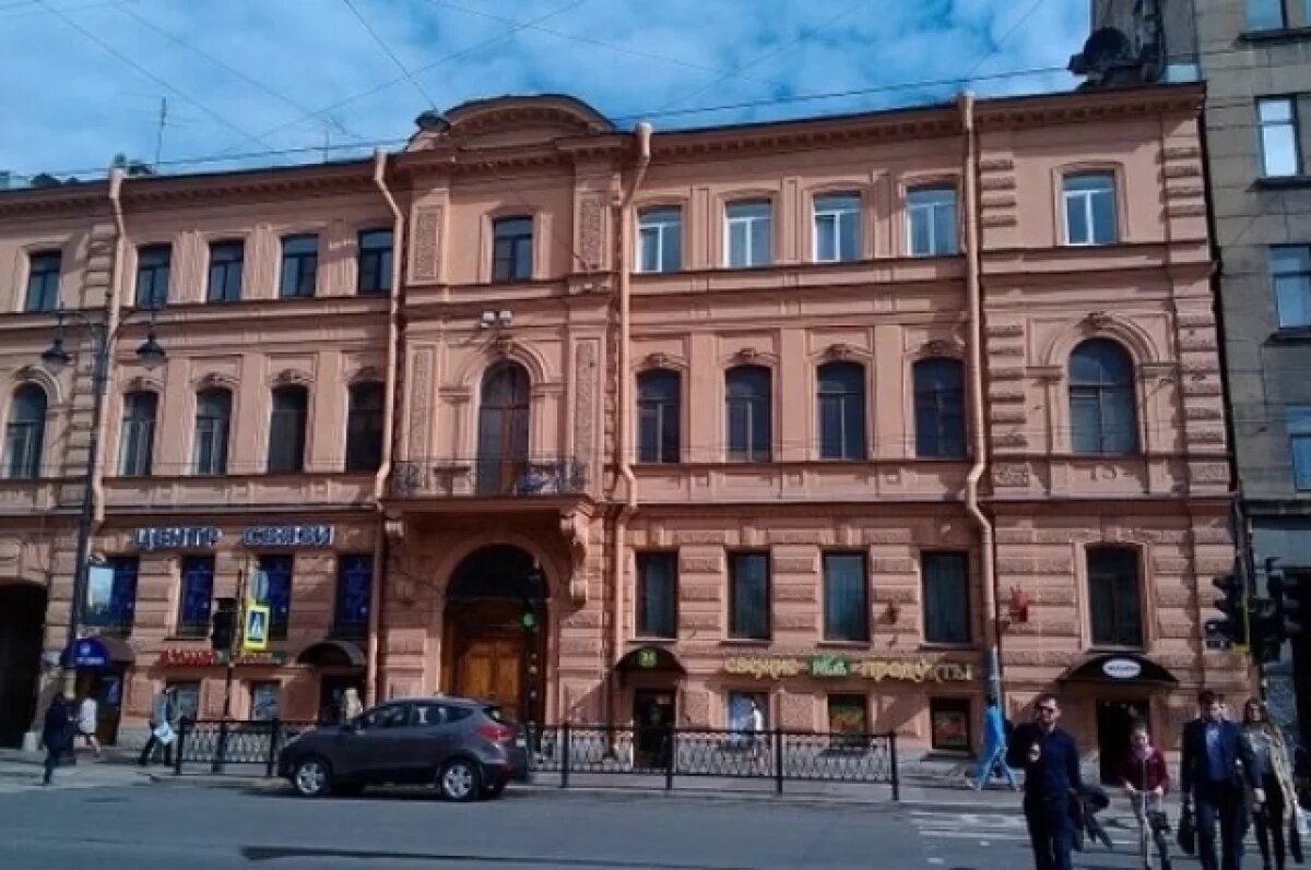    В Петербурге обрушился фасад исторического особняка в центре города