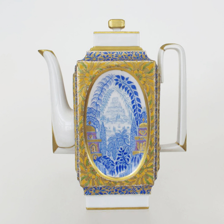 Чайник из сервиза «Голубой вечер». 1979 год, ЛФЗ. Автор формы Нина Павловна Славина, автор росписи Алексей Викторович Воробьёвский