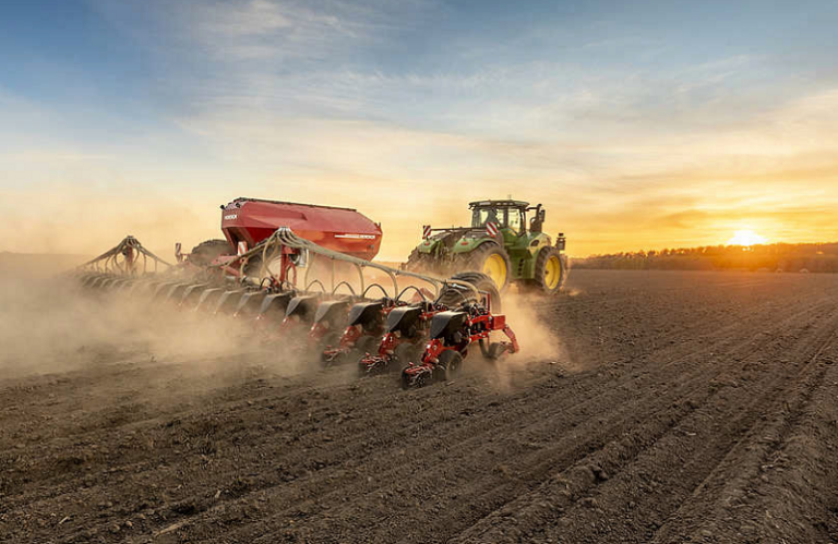    Яровой сев идёт во всех районах и округах Оренбуржья Алла Черкесатова