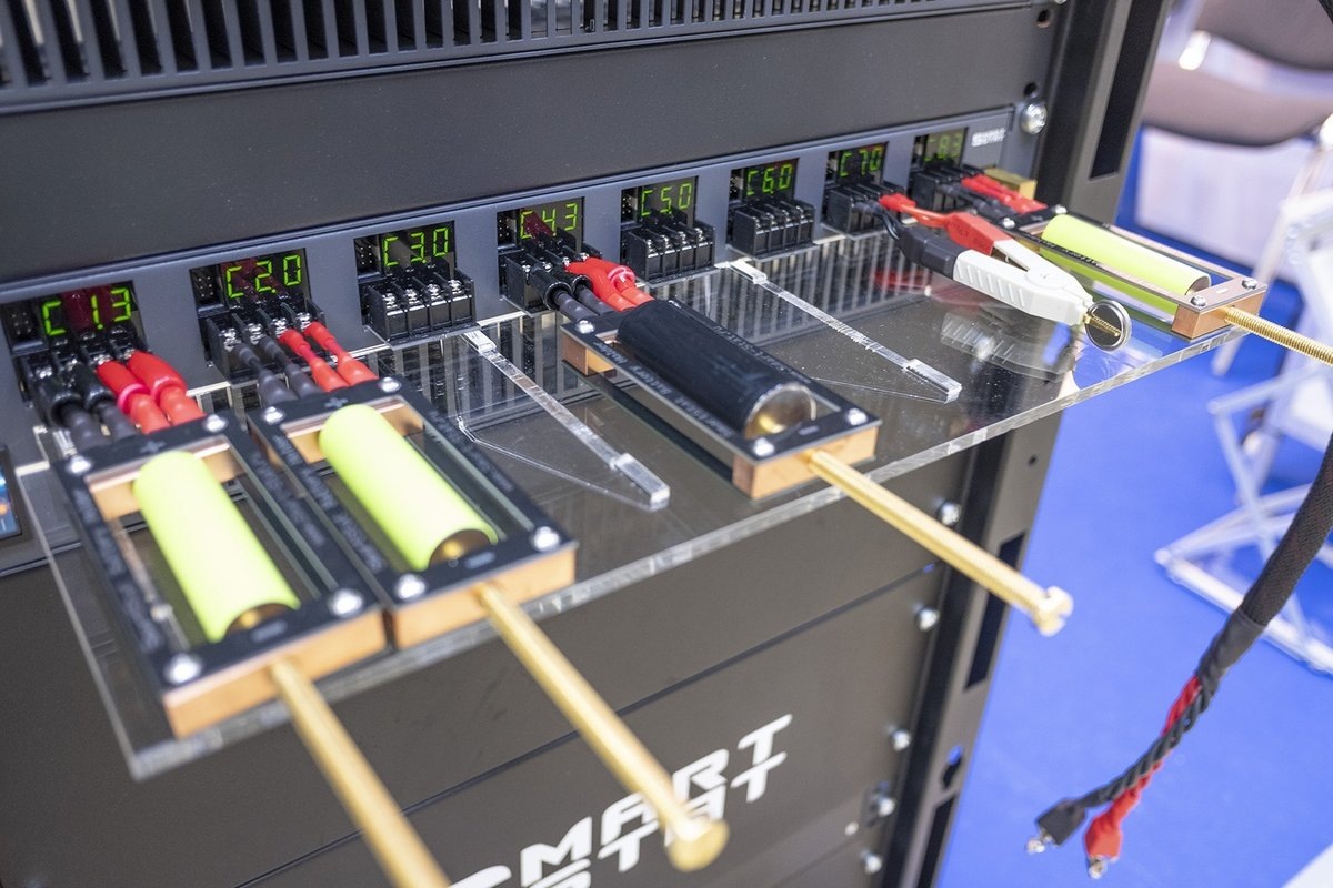 Восьмиканальный циклер аккумуляторов SmartStat CS-40-8