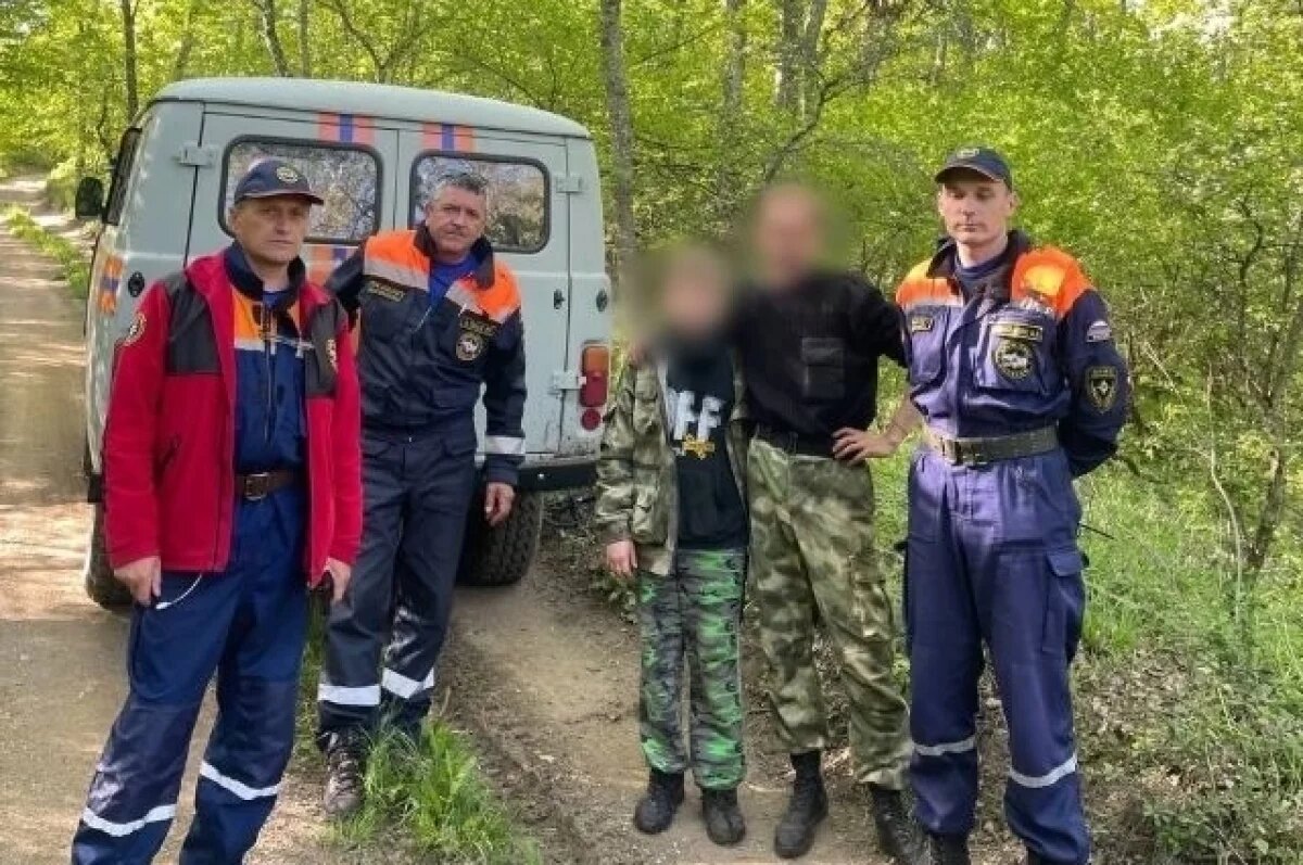    Крымские спасатели 8 часов искали мужчину с ребенком