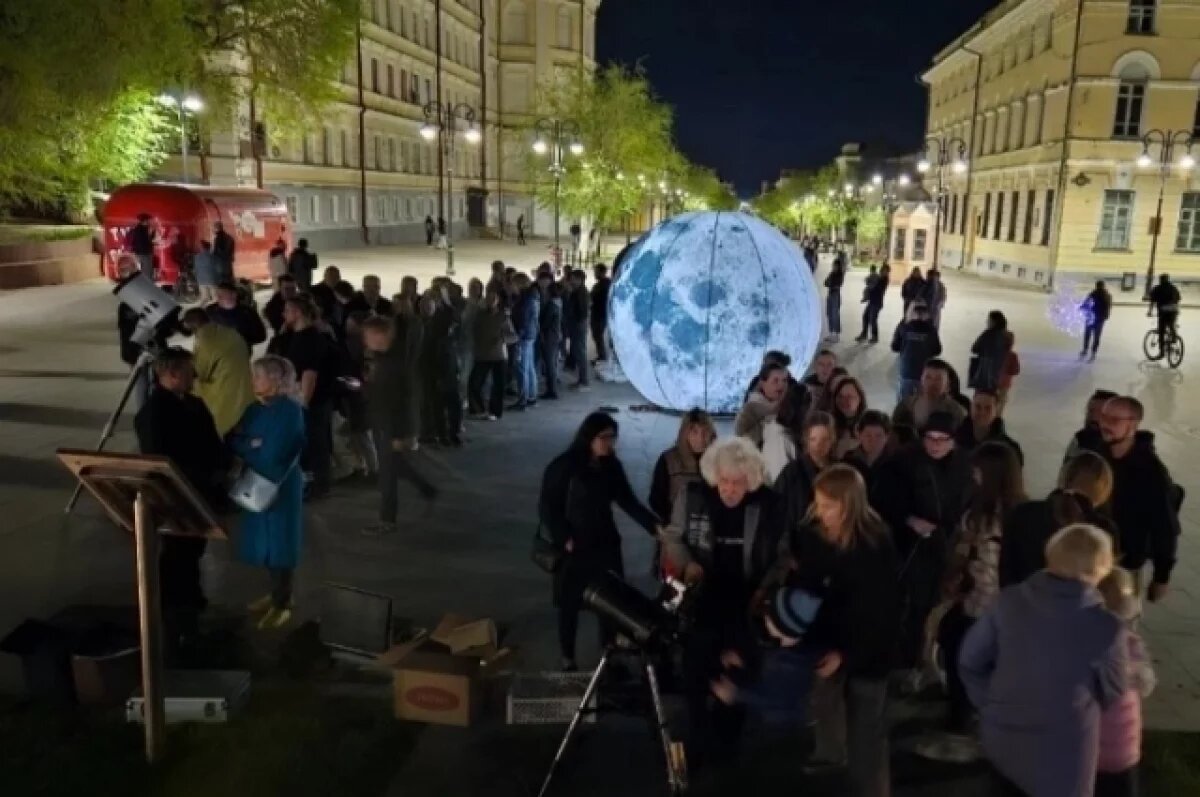    В Оренбурге начался новый сезон астрономического проекта «Смотри на звёзды»