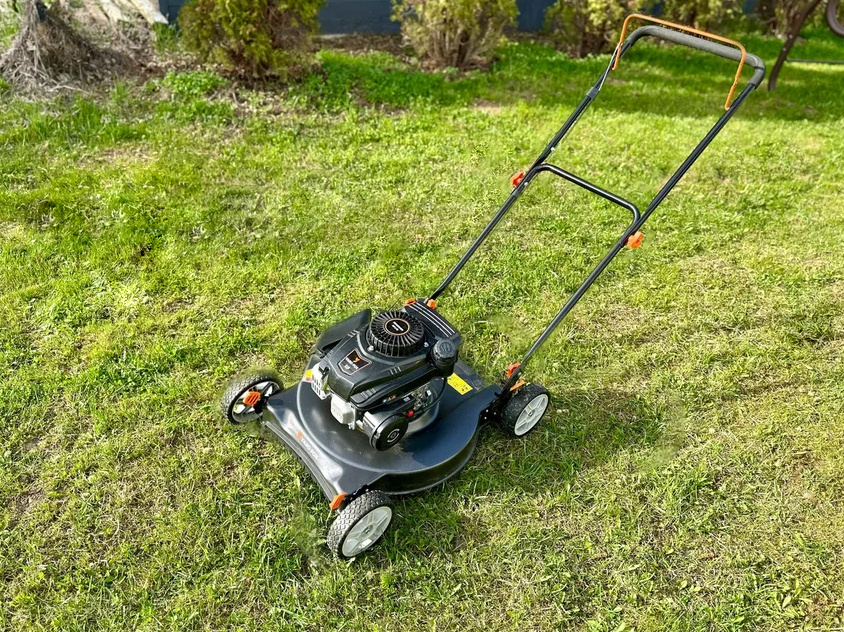 Модель YARD FOX® 51P предусмотрена индивидуальная регулировка высоты скашивания с 5 положениями (32-95 мм) 