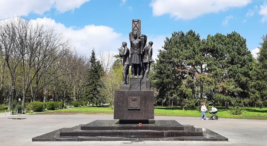 Памятник юным защитникам Краснодара