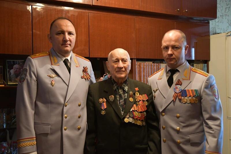    Ветерана поздравили генералы