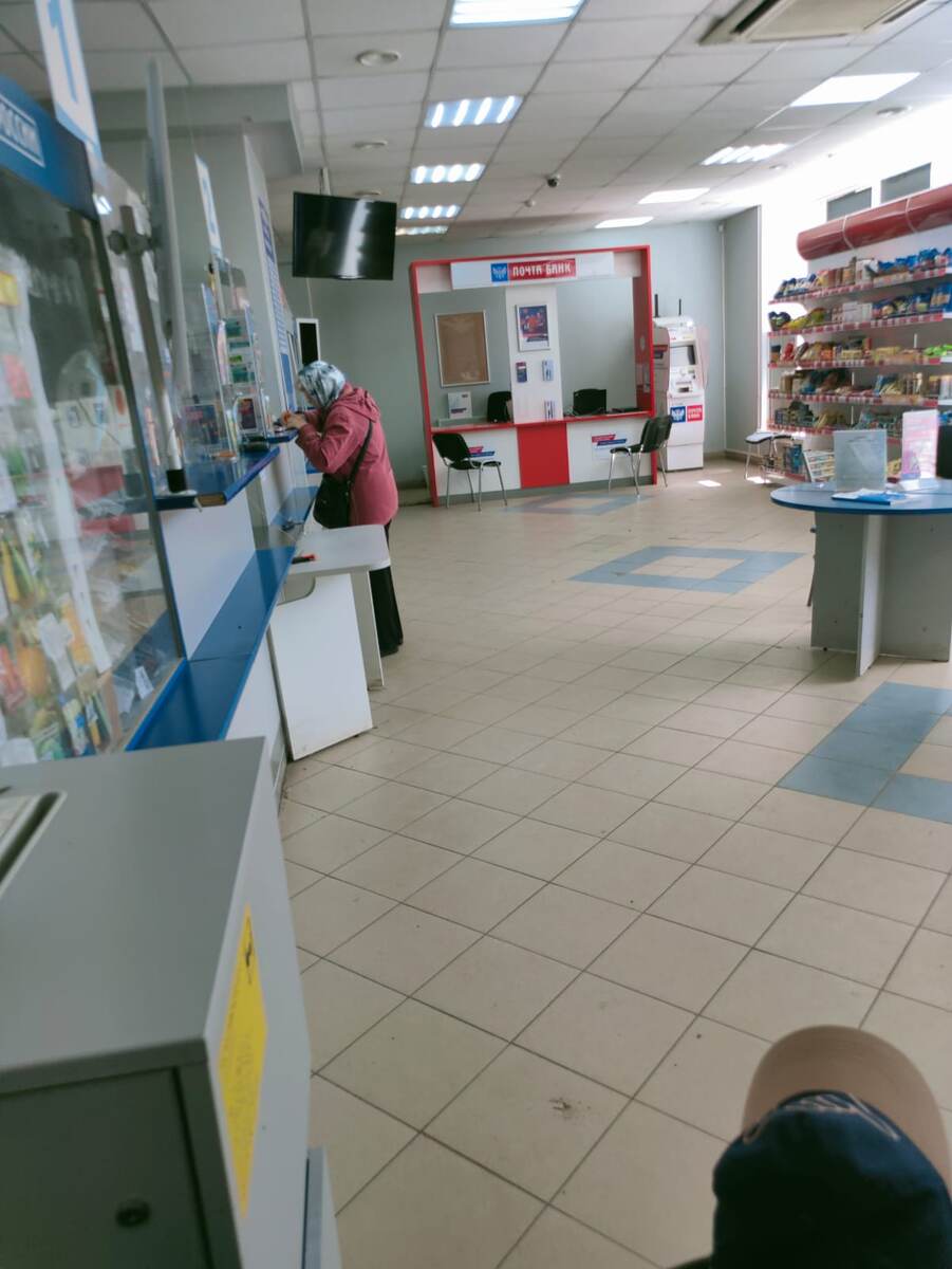 Фото автора при входе в отделение