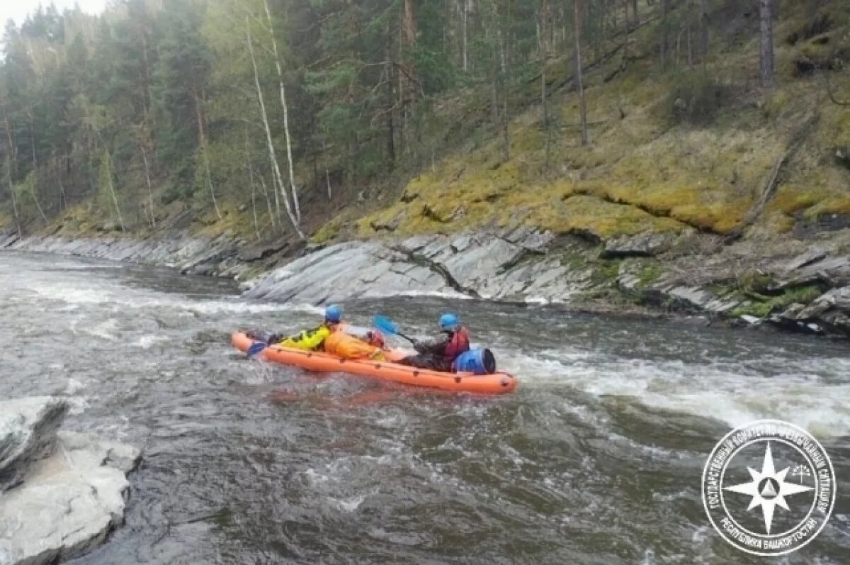    Мгновенно унесло течением.