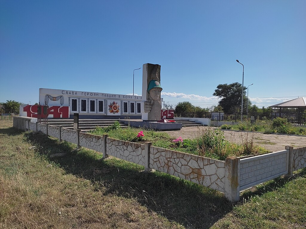 Мемориал  в Батальном. Фото с сайта https://ru.wikipedia.org/wiki/Батальное. Взято с Яндекс.Картинки