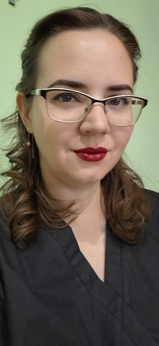 На работу собралась, накрасилась как на праздник! Давно так не марафетилась, теперь работа располагает.