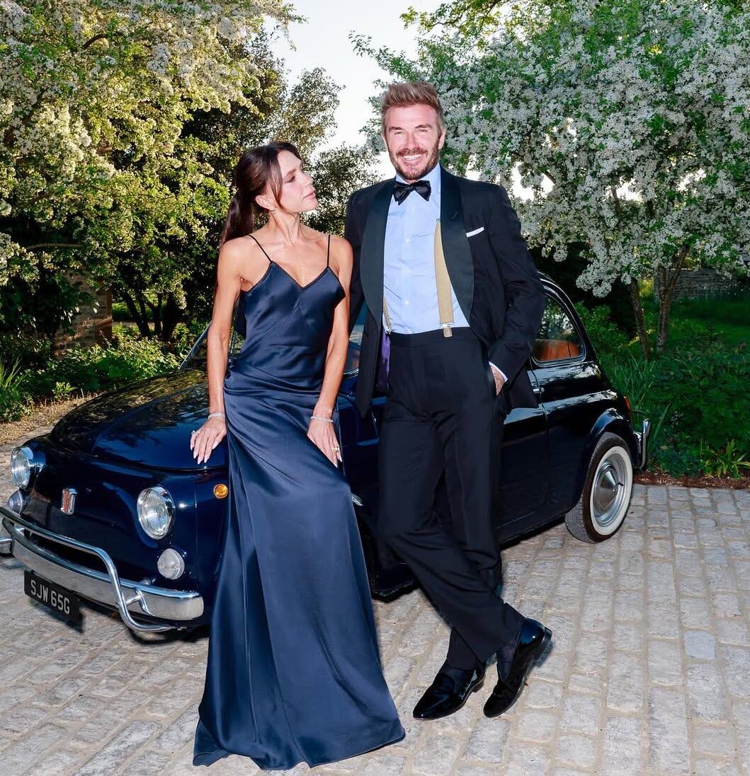     Дэвид и Виктория Бэкхем, винтажный Fiat 500 1972 года. Фото: соцсети