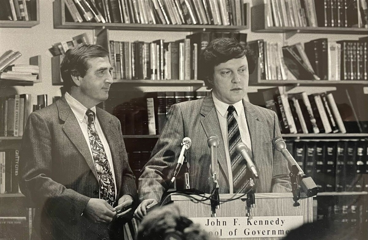 Грэм Аллисон и Григорий Явлинский представляют Grand Bargain в Гарварде, май 1991 года