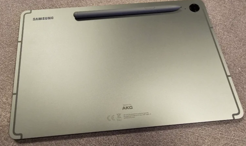 Фото планшета Samsung Galaxy Tab A9 из отзывов на ЯМ.