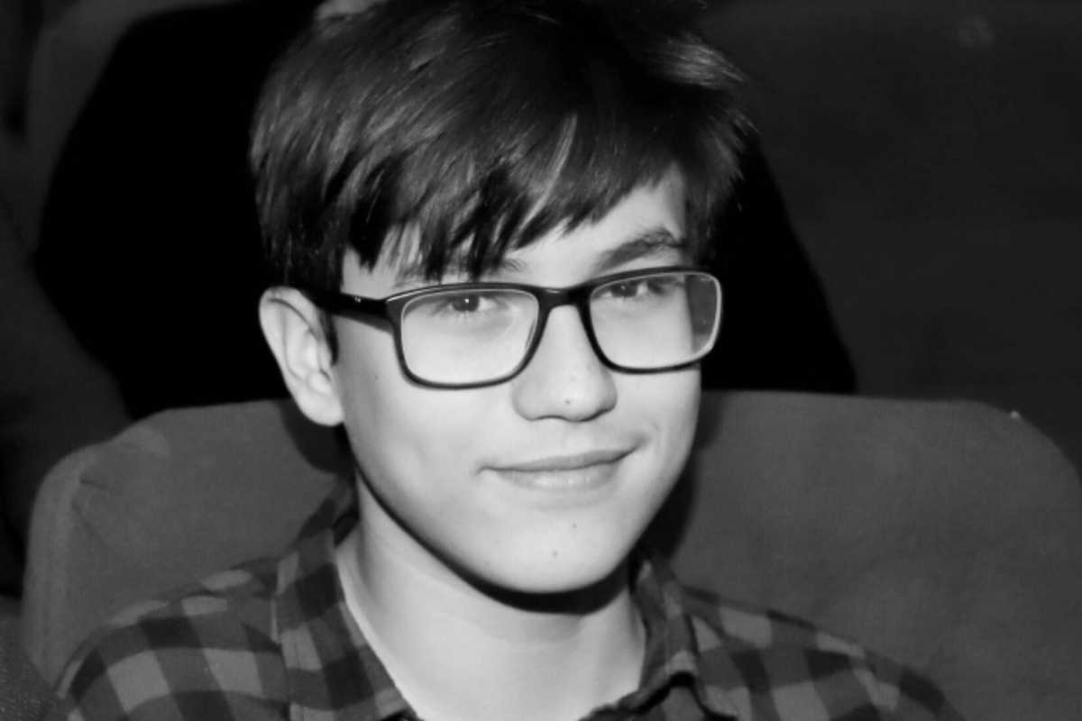     Погиб 19-летний сын сценариста сериала «Кеша должен умереть» Анны Козловой и писателя Сергея Шаргунова