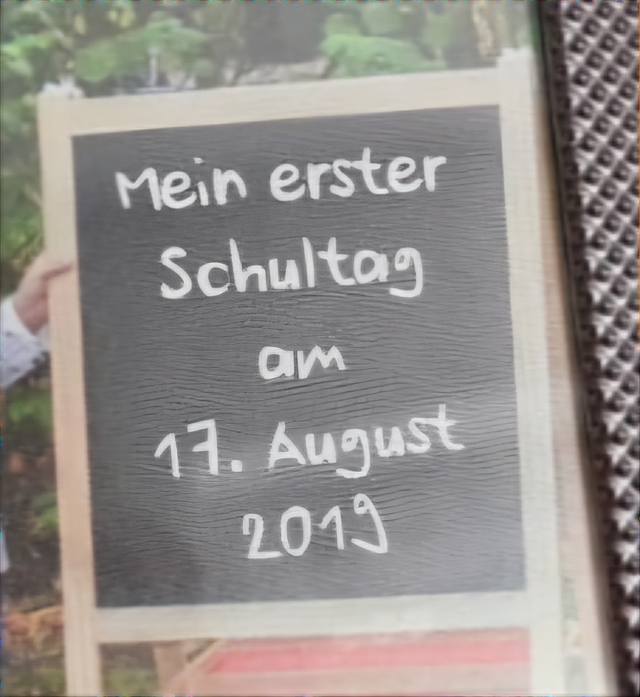 Это пошёл в школу мой старший внук.