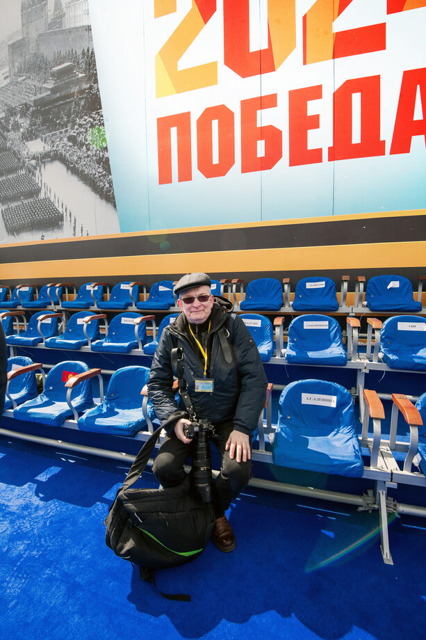 Медиа волонтёр, фотограф Александр Колодзей.
После парада Победы 9 мая 2024 Красная Площадь