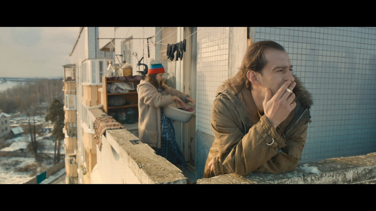 Кадр из фильма "Географ глобус пропил". Дом Служкина