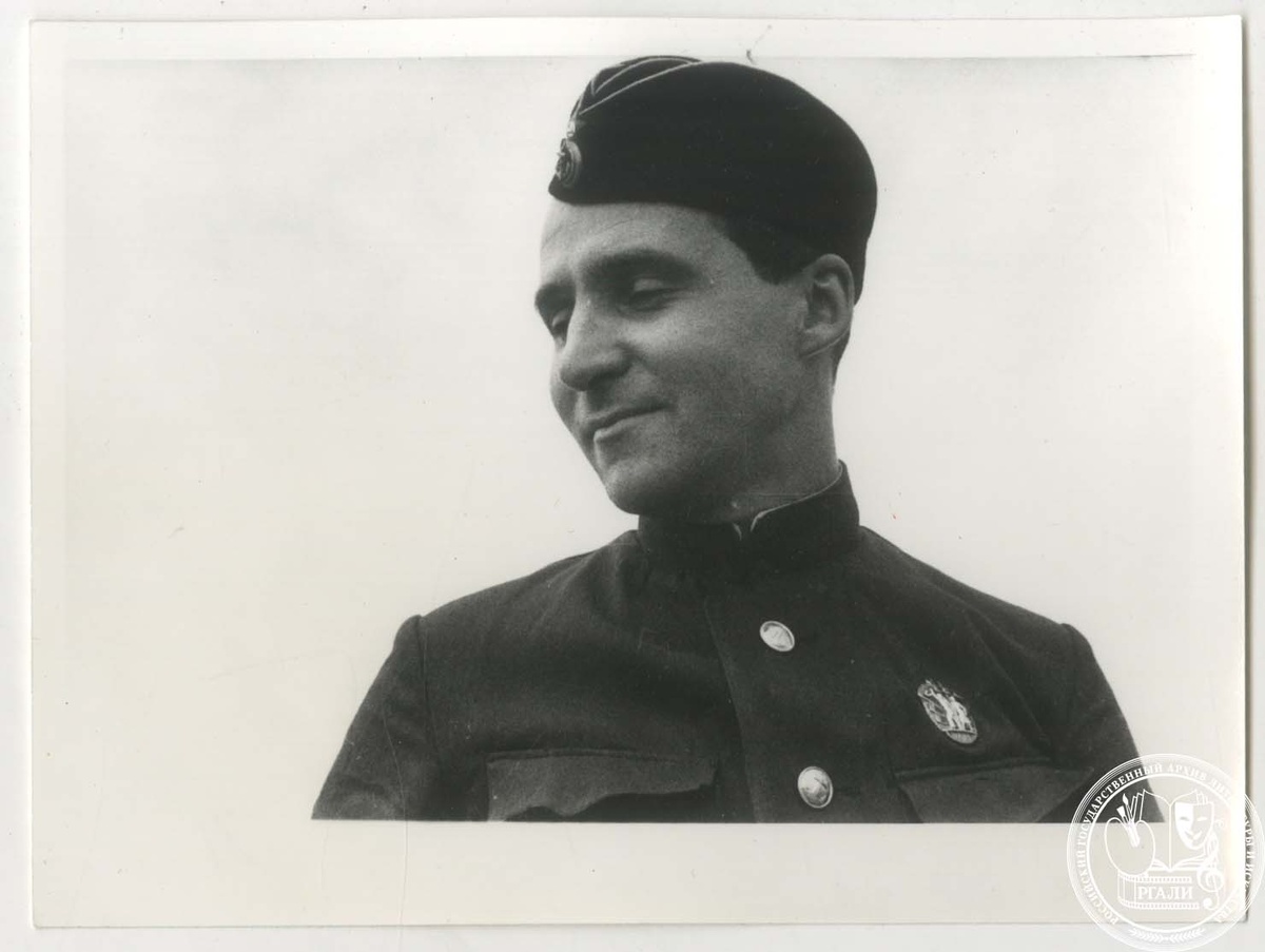 Фотография К.М. Симонова. [1941 г.]. РГАЛИ. Ф.1814. Оп.10.