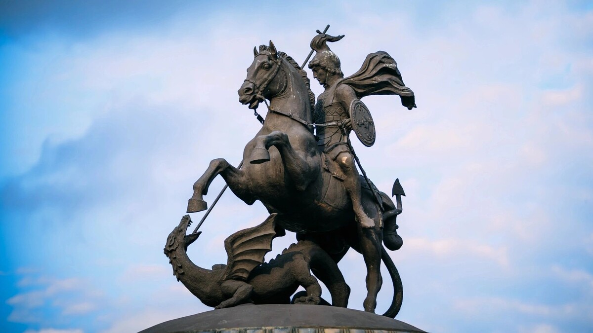    Памятник «Георгий Победоносец» на Манежной площади в Москве. Фото: George Trumpeter/Shutterstock/Fotodom