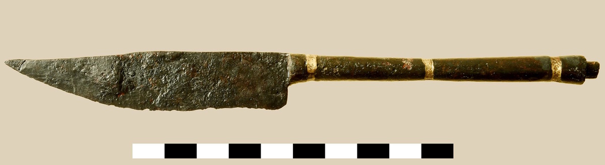 Римский железный нож с бронзовой инкрустацией