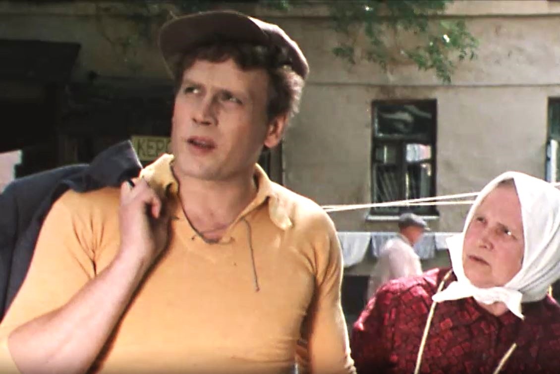 Кадр из телевизионного фильма "Город над головой" (1985)